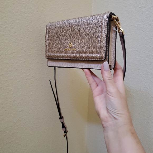 Michael kors Signature Jet Set Charm Small Crossbody - Picture 10 of 10